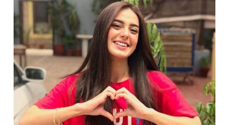 Iqra Aziz asks fans to subscribe her YouTube channel
