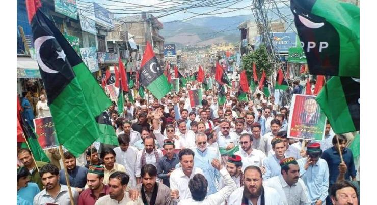 PPP workers celebrate LG polls victory in Hyderabad

