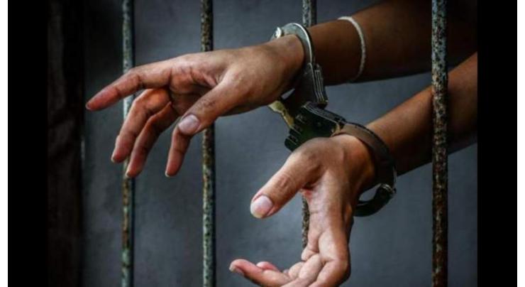 Five-member gang among 4 female busted
