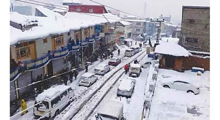 Kaghan, Naran valleys receive record heavy snowfall
