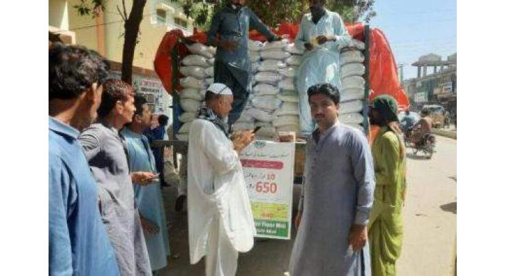 32 fair price flour stalls set up in Larkana city to provide wheat flour on discounted rates
