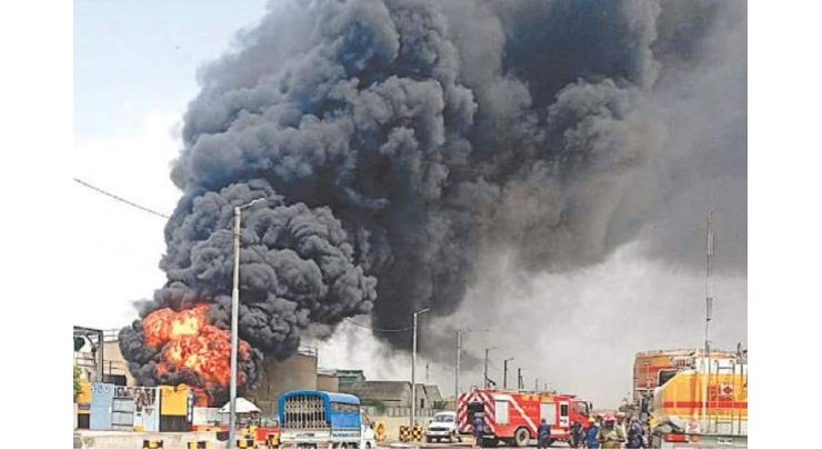 Fire broke out in oil depot, injures three in Lahore
