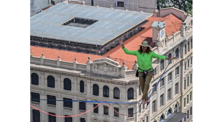 Brazilian tightrope walker sets new record over Sao Paulo
