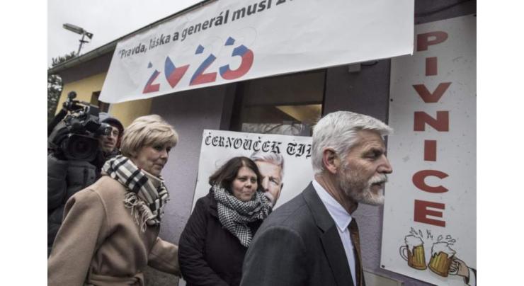 Retired NATO general set to win Czech presidential vote
