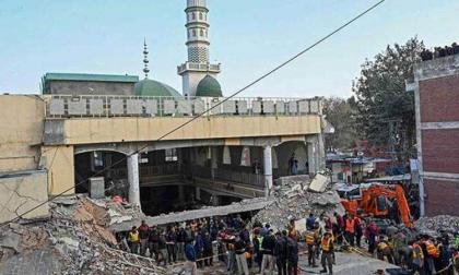 Minister Health Qadir Patel offers health facilities to injured of Peshawar mosque blast
