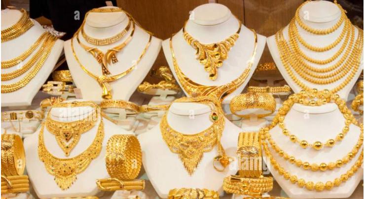 Gold prices decrease by Rs.4,000 to Rs. 204,500 per tola
