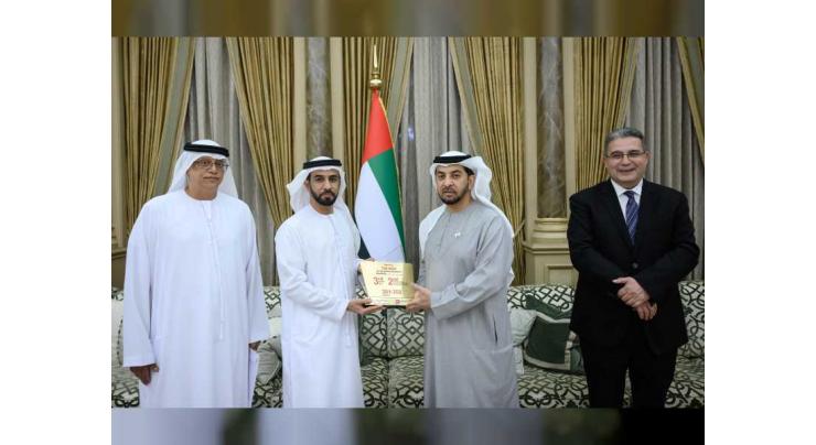Hamdan bin Zayed receives Abu Dhabi University delegation