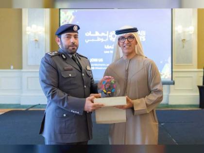 &quot;تنمية المجتمع&quot; تكرم شرطة أبوظبي لمشاركتها في&quot;لحظات أبوظبي&quot;