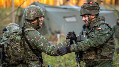 Die Schweiz entsendet hochrangige Militärs in die Vereinigten Staaten, um die Zusammenarbeit mit der NATO zu verstärken