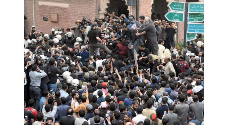 LHC grants protective bail to Shah Mehmood Qureshi, Azam Swati till 27th
