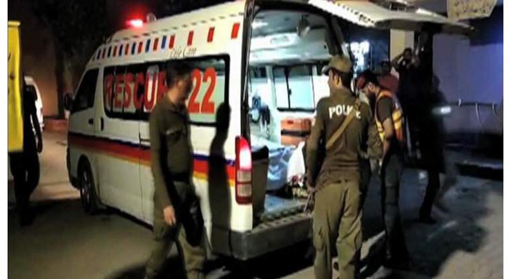 Three injured during robberies in Faisalabad 
