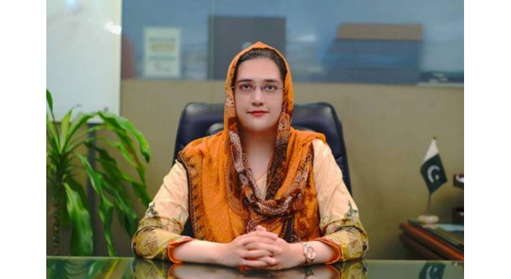 Lahore Deputy Commissioner (DC) Rafia Haider visits examination centres

