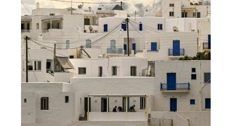 Building fever grips Greece as tourism booms
