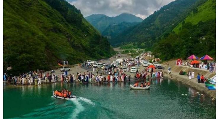 KP's hilly resorts, lakes attract influx of tourists during Eid holidays
