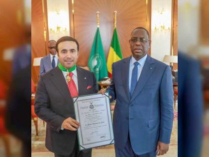 الرئيس السنغالي يمنح أحمد الريسي وسام الأسد الوطني برتبة القائد