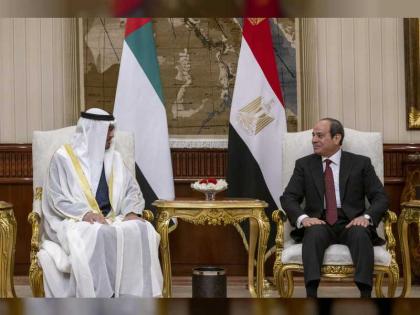  رئيس الدولة يصل القاهرة في زيارة رسمية والرئيس المصري في مقدمة مستقبليه