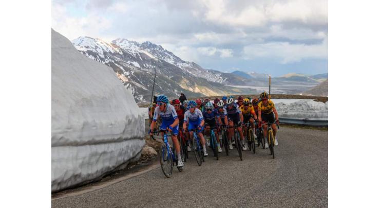 Outsider Bais wins Giro stage on snow-capped Apennine peak

