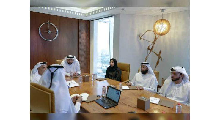 Ahmed bin Mohammed meets with members of Higher Committee for Development and Citizens Affairs, reviews outcomes of current initiatives and plans for future projects