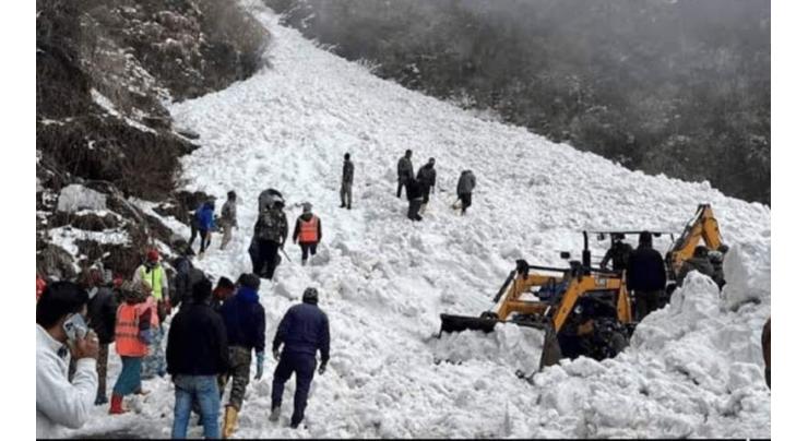 Tragedy strikes: snow avalanche claims 11 lives, leaves 13 Injured in Gilgit Baltistan
