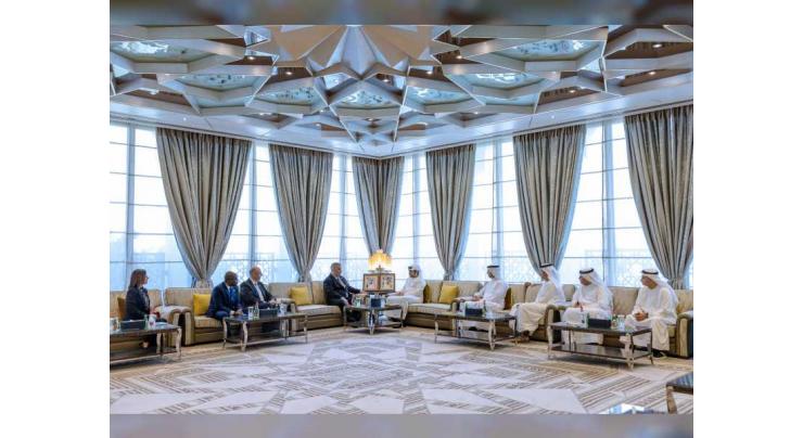 Maktoum bin Mohammed meets with Chief Executive of Moorfields Eye Hospital