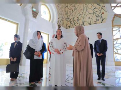 نائبة رئيس فيتنام تزور جامع الشيخ زايد الكبير في أبوظبي