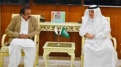 وزیر الداخلیة رانا ثناء اللہ و السفیر السعودي یبحثا تعزیز المزید من العلاقات بین البلدین