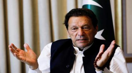 رئیس الوزراء السابق عمران خان یوٴکد بأنہ سیخاطب الشعب الیوم و یمنحہ الأمل