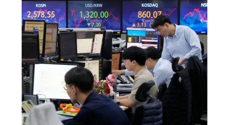 Stocks gain on hopes of US interest rate pause
