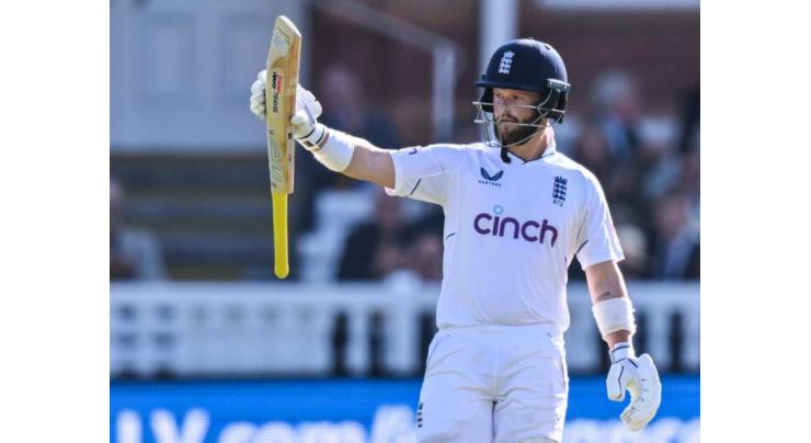 Duckett strengthens England's grip after Broad strikes against Ireland
