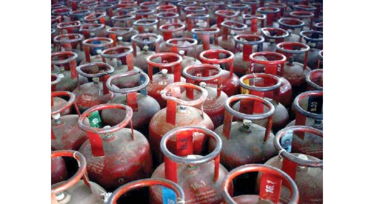 Three shops sealed for selling LPG on higher rates
