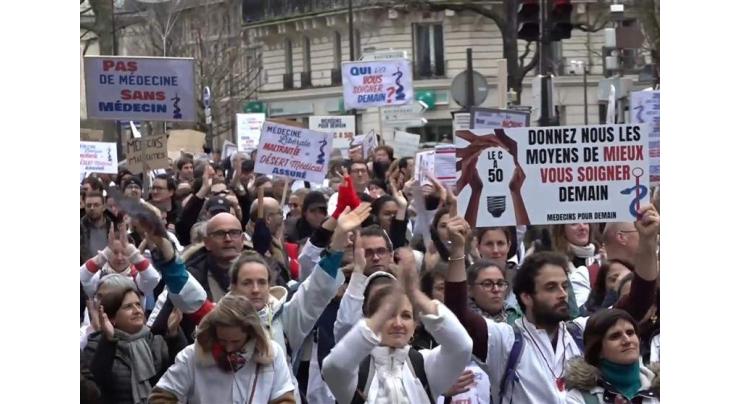 French Medical Workers Go on Strike Over 'Limiting Rights' Bill - Movement