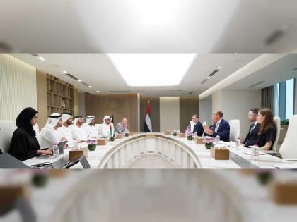 الإمارات والمملكة المتحدة تبحثان تعزيز آفاق الشراكة الاقتصادية وتوسيع مجالات التعاون التجاري والاستثماري