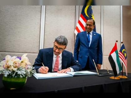 عبدالله بن زايد يلتقي وزير خارجية ماليزيا