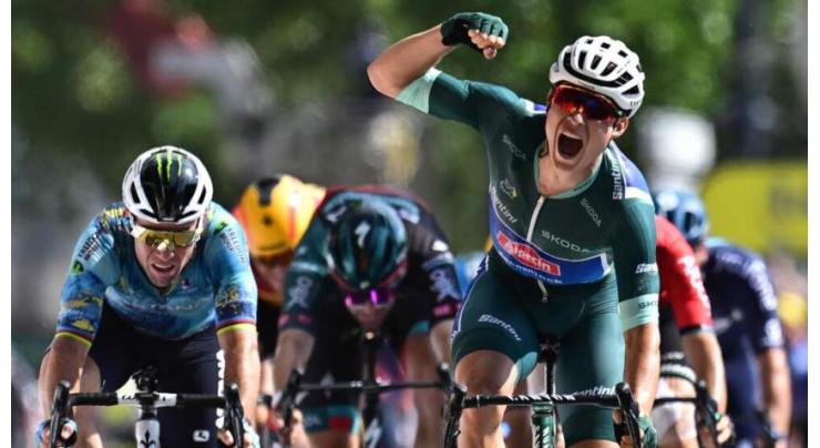 Philipsen denies Cavendish Tour stage record in dramatic sprint
