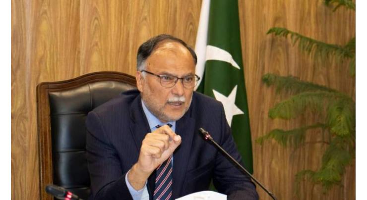 Pakistan offers attractive investment incentive Chinese businessmen: Ahsan Iqbal
