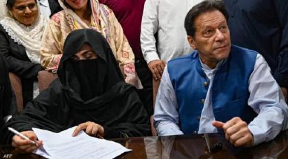 محکمة اسلام آباد تأمر عمران خان و زوجتہ بالمثول أمامھا في 20 مایو