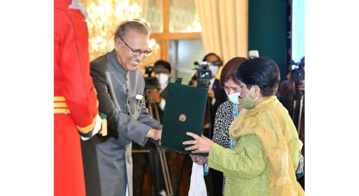 President confers civil awards on Pakistani citizens, foreign nationals
