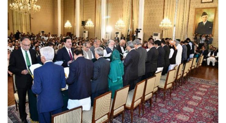 Newly sworn-in cabinet vows to cope with challenges, serve masses
