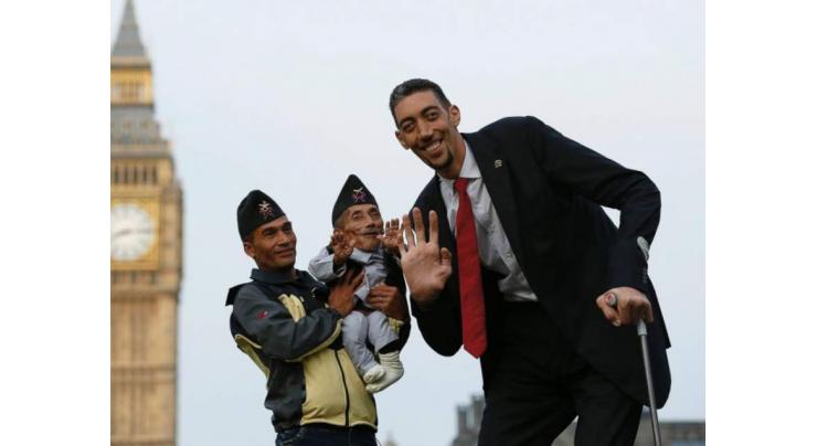 World's shortest man wishes to visit Turkiye, meets world's tallest man
