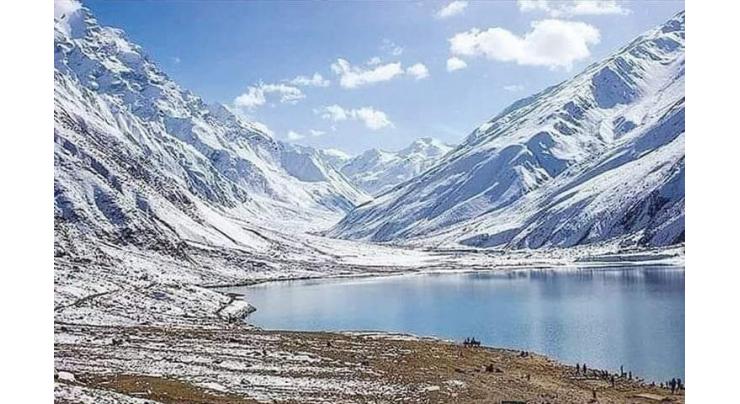 Winter season commences in Kaghan Valley with snowfall