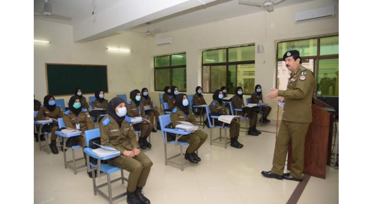 Police training school officers visit PSCA