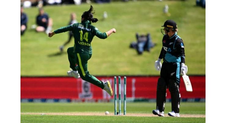 Former New Zealand cricket great heaps praise on Pakistan women team
