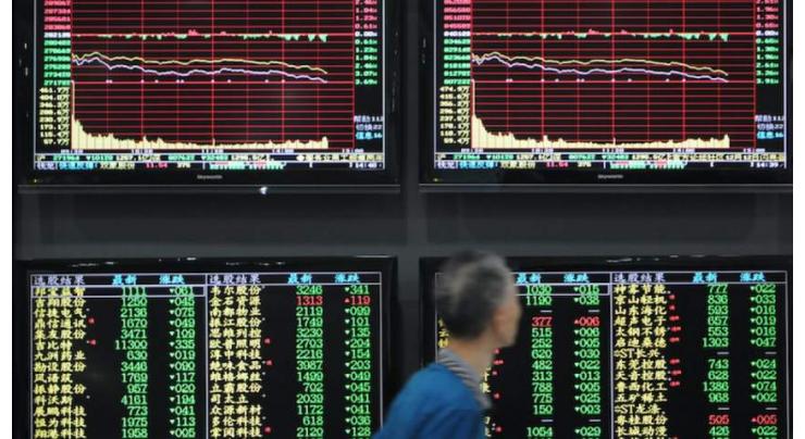 Tech shares lift US stocks as yen surges