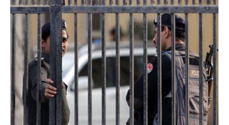 Larkana police arrest criminals, seize drugs, cell phones, weapon