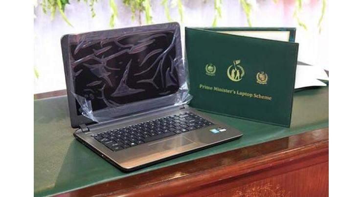 300 laptops distributed among SMIU’s students