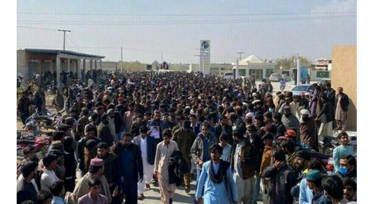 Senators demand national dialogue, highlight Balochistan protesters issue