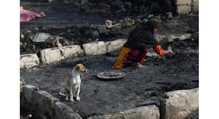 Fire broke out in slums of Karachi