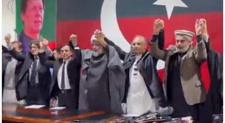PTI announces alliance with SIC, MWM to form govts
