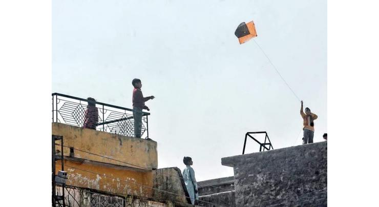 Minor boy killed while catching stray kite