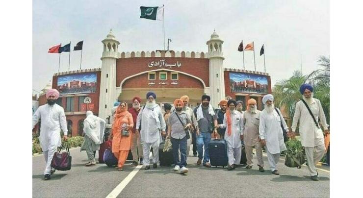 Hindu pilgrims from India reach Lahore